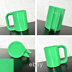 Heller Dinnerware by Lella & Massimo Vignelli in Kelly Green 58 Pieces & Napkins